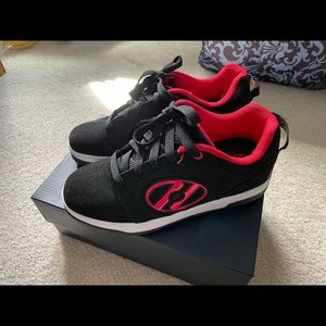 Heely’s youth skate shoe, size 6